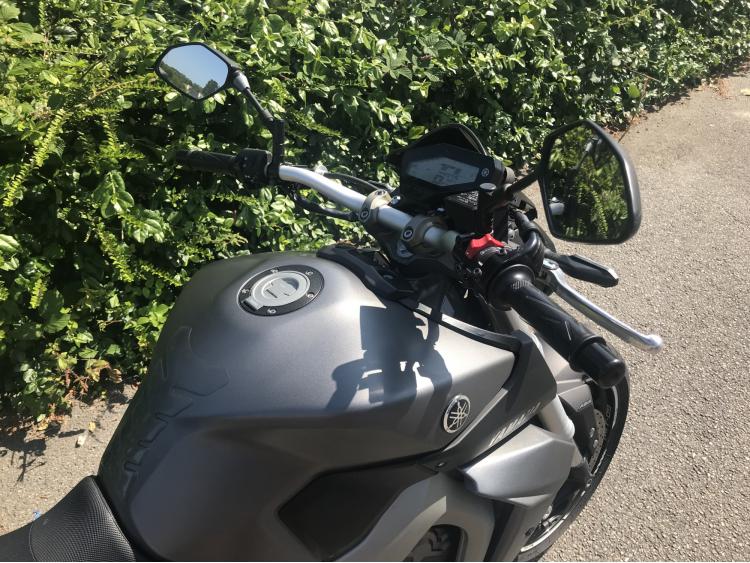 YAMAHA MT-09