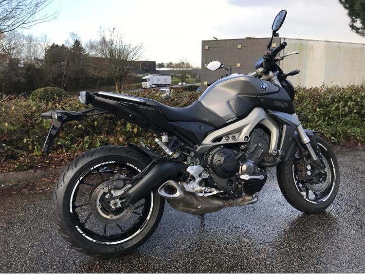 YAMAHA MT-09