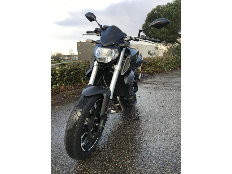 YAMAHA MT-09