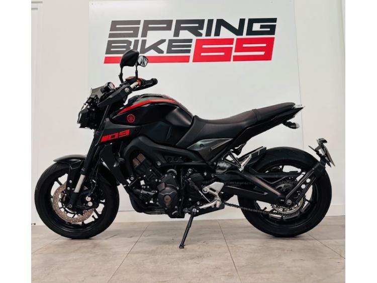 YAMAHA MT-09