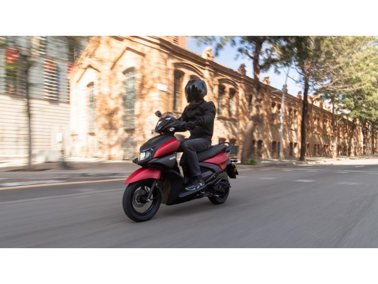 YAMAHA RayZR