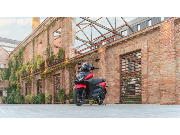 YAMAHA RayZR