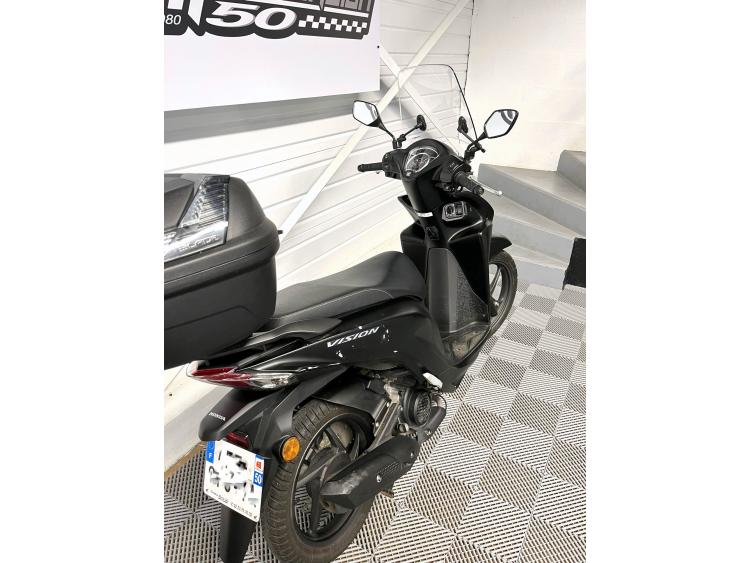 HONDA NSC 110 VISION - TOP CASE - 1ére Main 