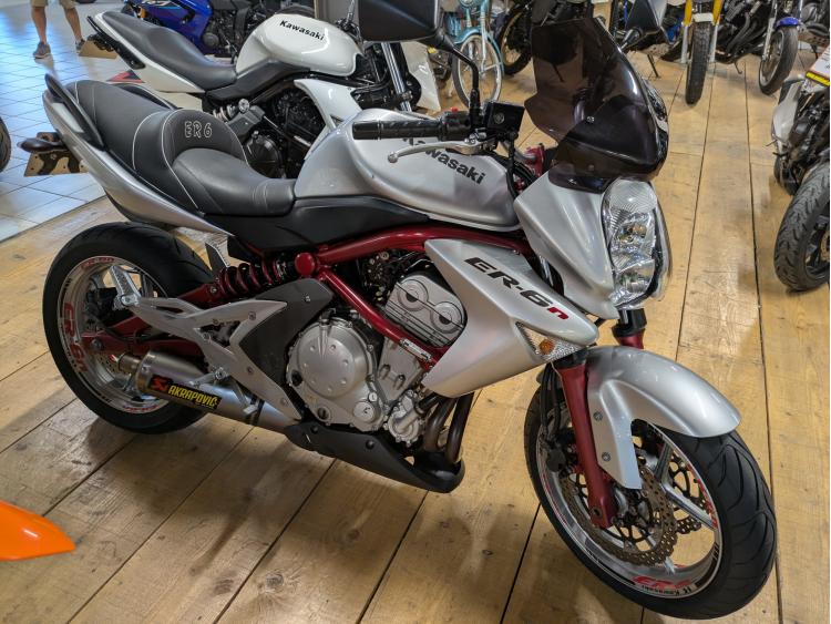 KAWASAKI ER-6