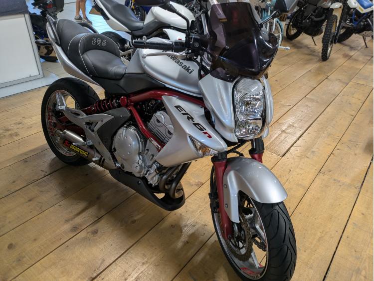 KAWASAKI ER-6