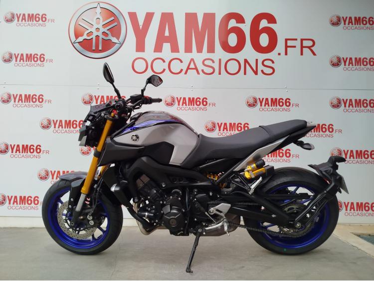 YAMAHA MT-09 SP - 1er main.