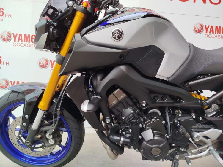 YAMAHA MT-09 SP - 1er main.