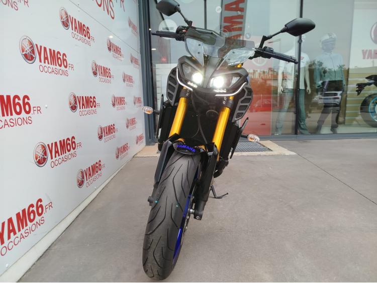 YAMAHA MT-09 SP - 1er main.