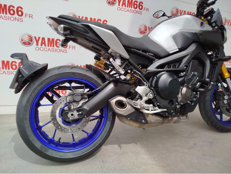 YAMAHA MT-09 SP - 1er main.