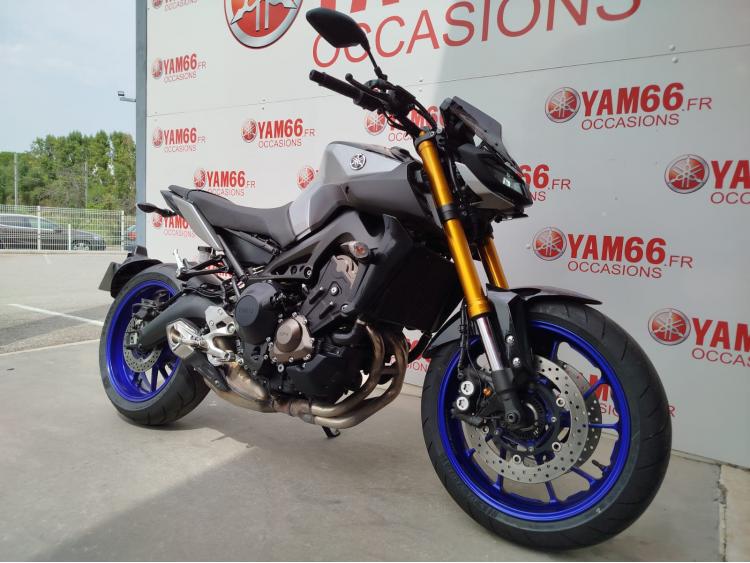 YAMAHA MT-09 SP - 1er main.