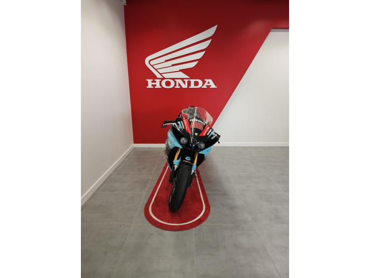 YAMAHA YZF 1000 R1