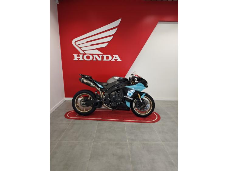 YAMAHA YZF 1000 R1