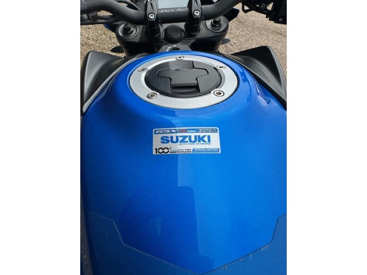 SUZUKI GSX 750