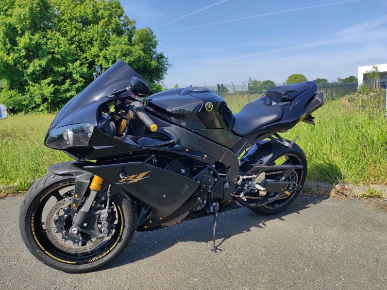 YAMAHA YZF 1000 R1