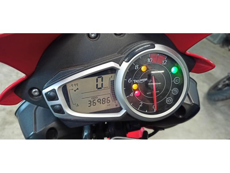 TRIUMPH SPEED TRIPLE 1050
