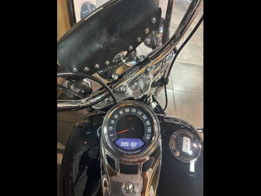 HARLEY-DAVIDSON SOFTAIL HERITAGE 1868 CLASSIC