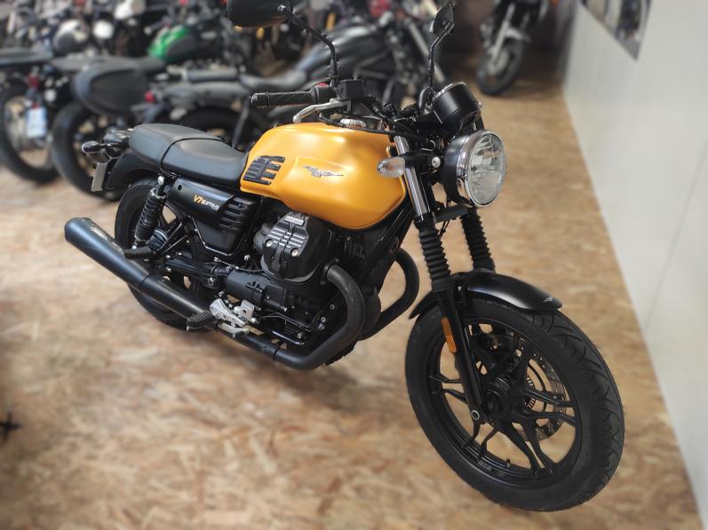 MOTO GUZZI V7 III STONE 750