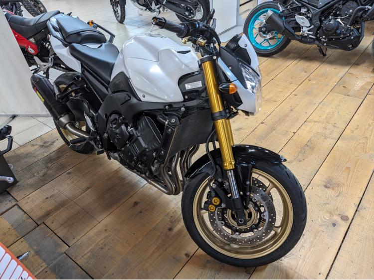 YAMAHA FZ8