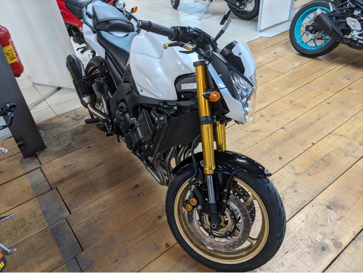 YAMAHA FZ8