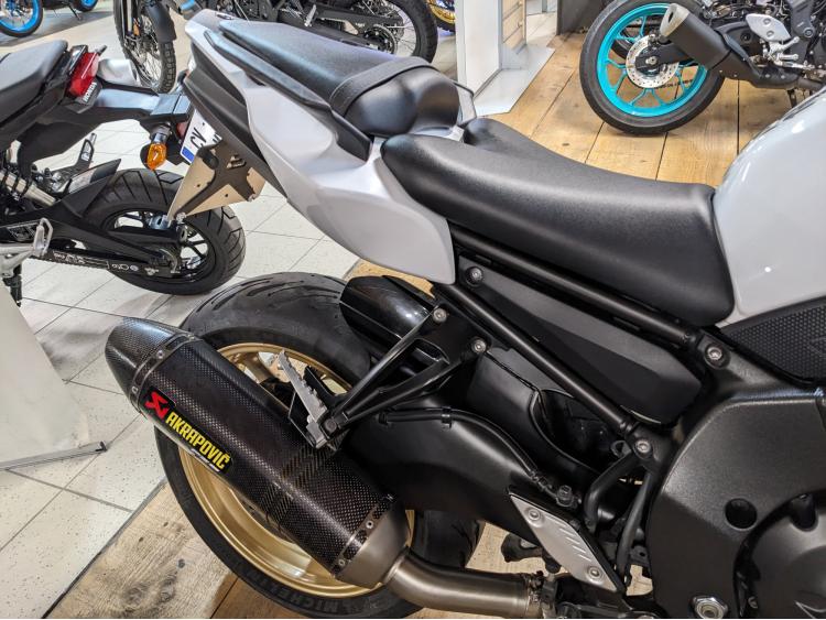 YAMAHA FZ8