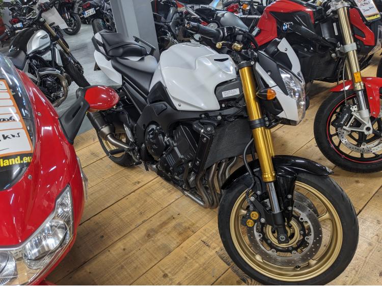 YAMAHA FZ8