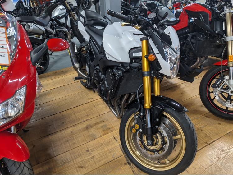 YAMAHA FZ8