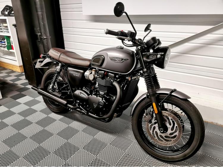 TRIUMPH Bonneville T120 Black