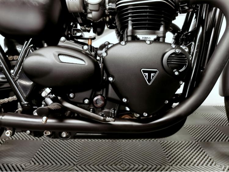 TRIUMPH Bonneville T120 Black