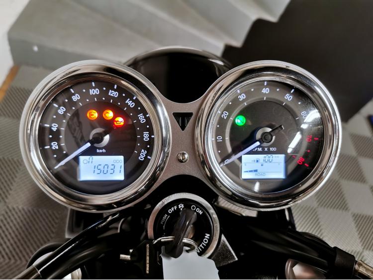 TRIUMPH Bonneville T120 Black