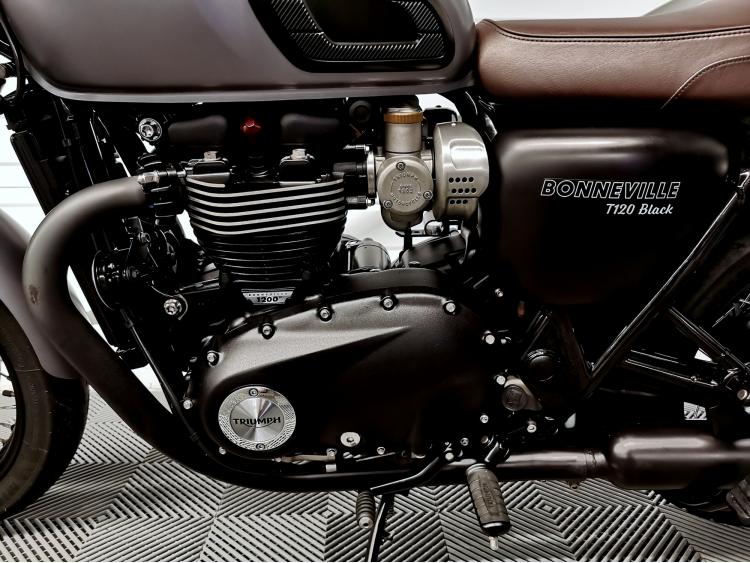 TRIUMPH Bonneville T120 Black