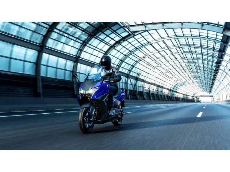 YAMAHA TMAX 560