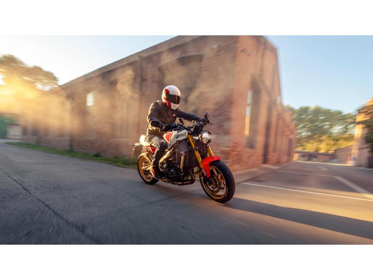 YAMAHA XSR 900