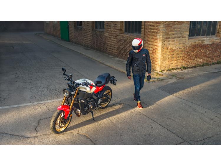 YAMAHA XSR 900