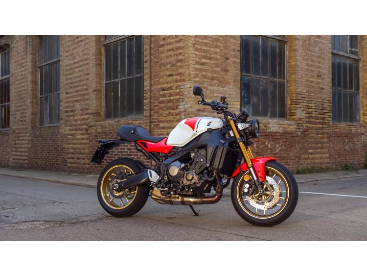 YAMAHA XSR 900