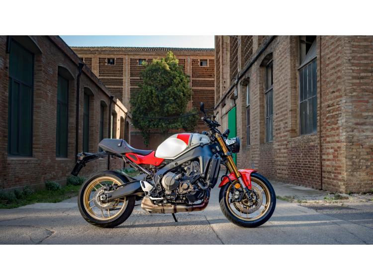 YAMAHA XSR 900
