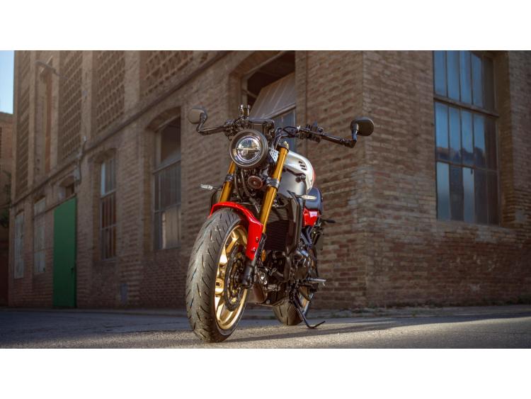 YAMAHA XSR 900