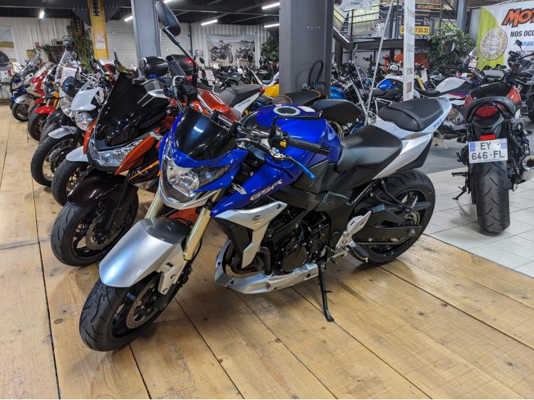 SUZUKI GSR 750