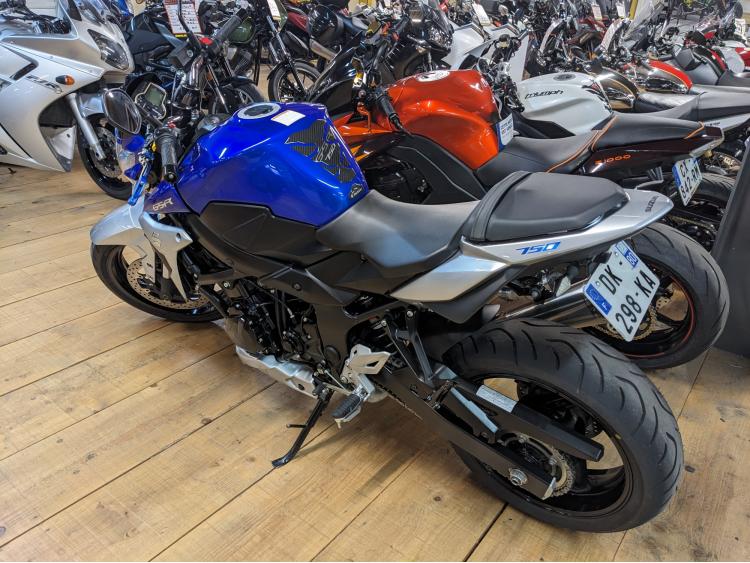 SUZUKI GSR 750