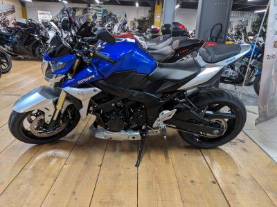 SUZUKI GSR 750