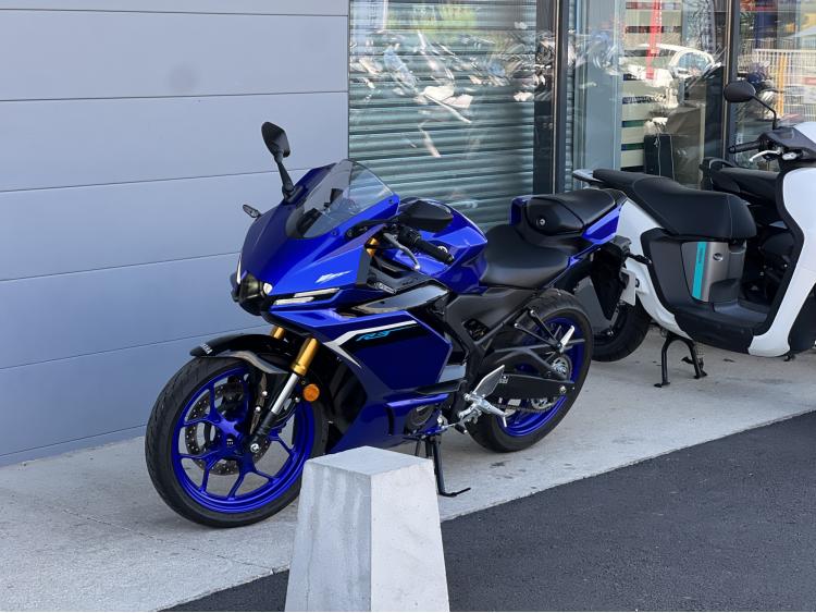 YAMAHA R3 - A2