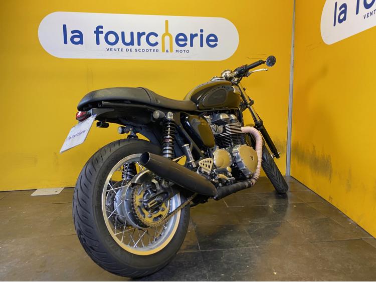 TRIUMPH THRUXTON 900