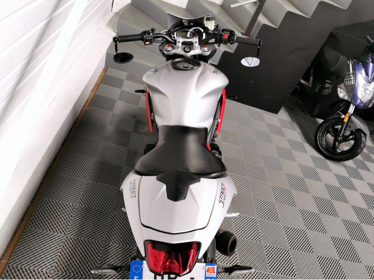 TRIUMPH STREET TRIPLE 675 RX