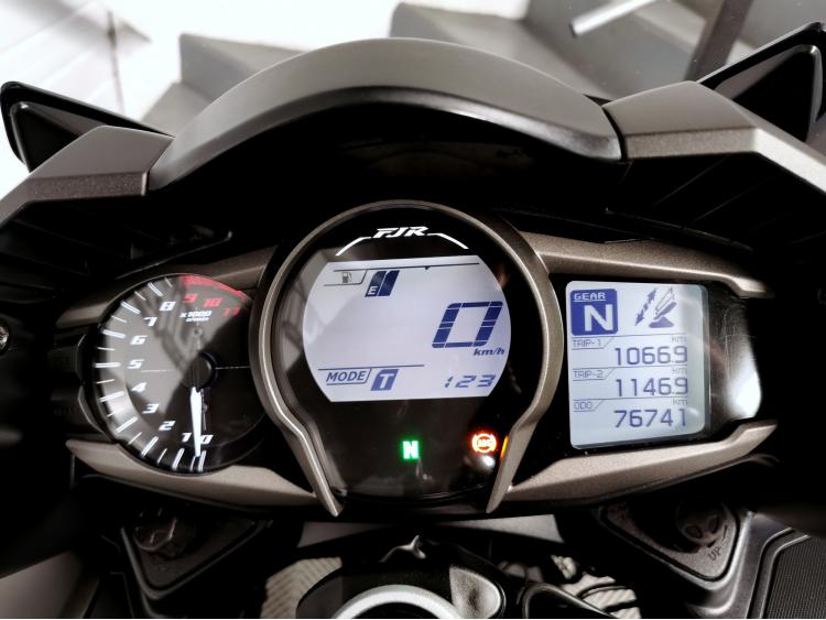 YAMAHA FJR 1300 - Boite 6 - Suspensions pilotées - FJR1300