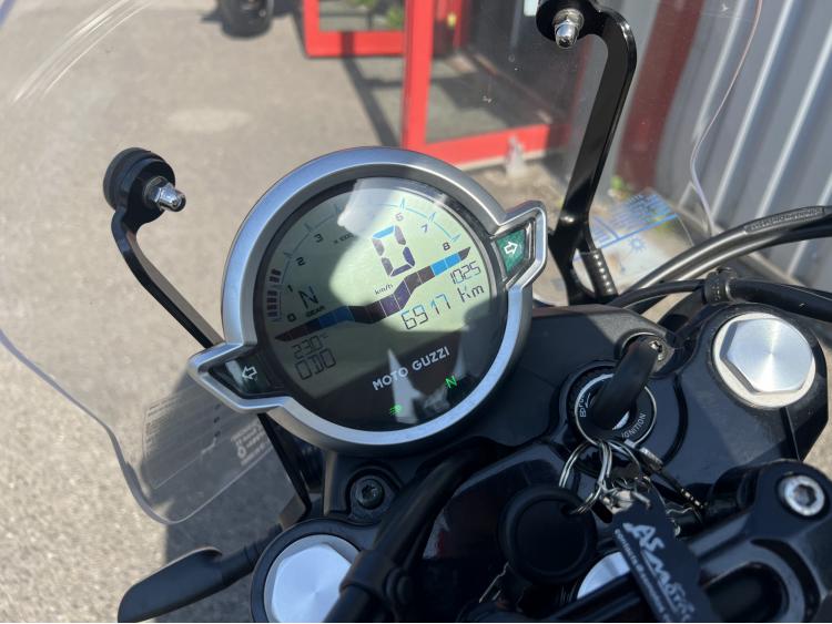 MOTO GUZZI V7 STONE