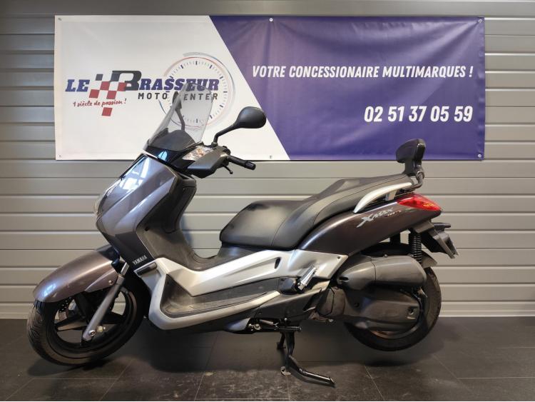 YAMAHA X-MAX 125