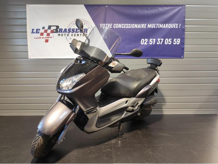 YAMAHA X-MAX 125