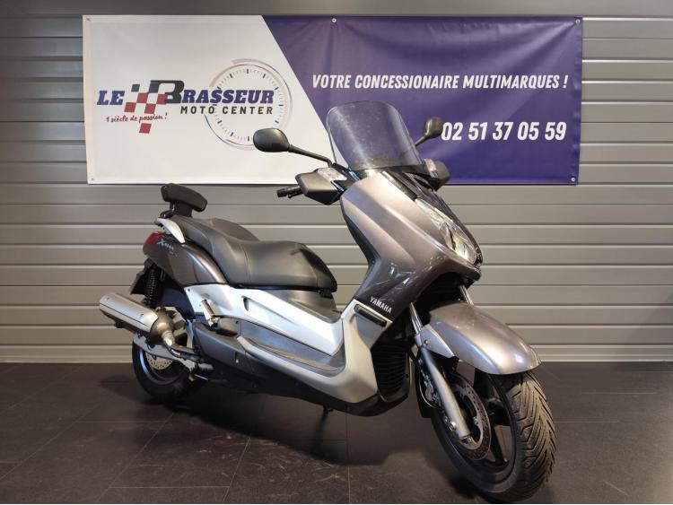 YAMAHA X-MAX 125