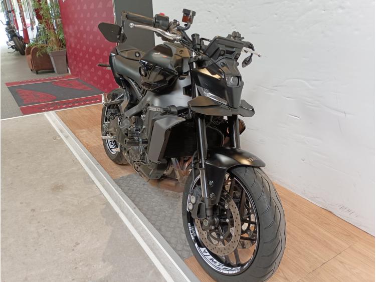 YAMAHA MT-09