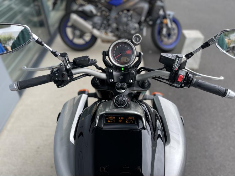 YAMAHA V-MAX 1700