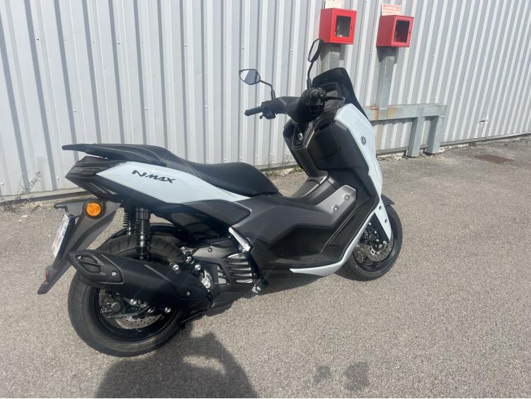 YAMAHA NMAX 125 TECH MAX (1 Km) (A PARTIR DE 68€/MOIS)